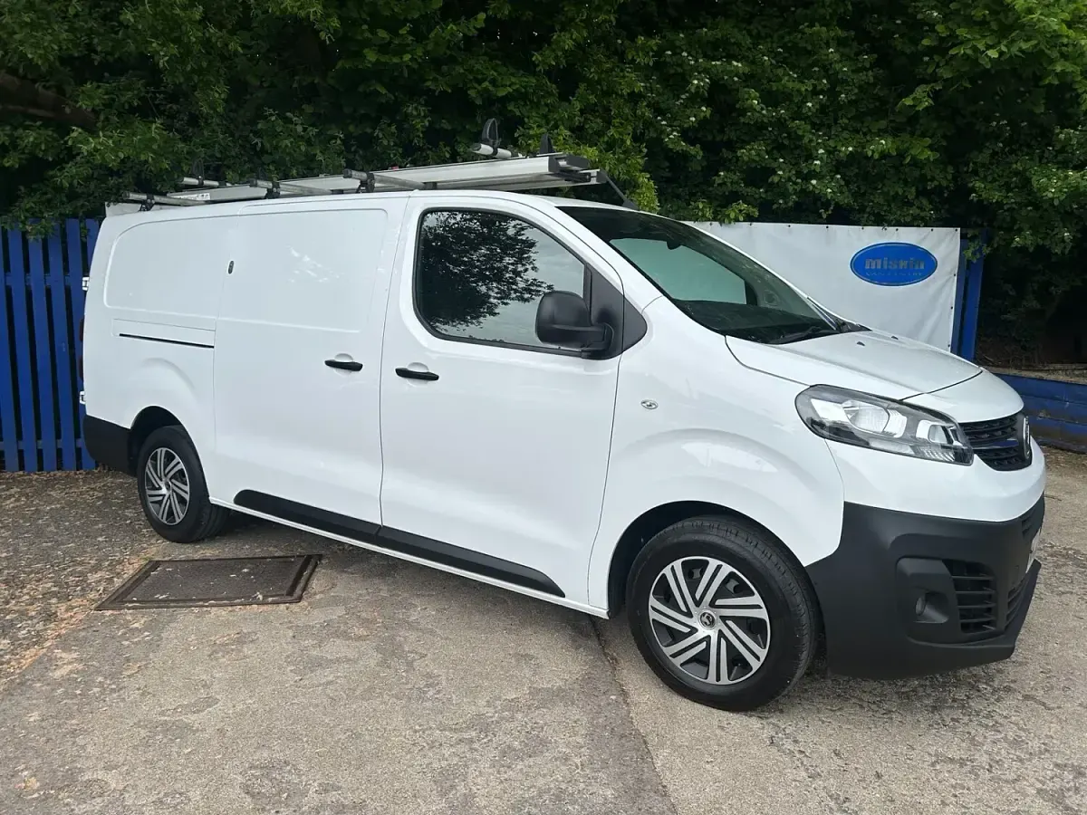 Used Vauxhall Vivaro 100 HP (73 kW) 2022 White MPV