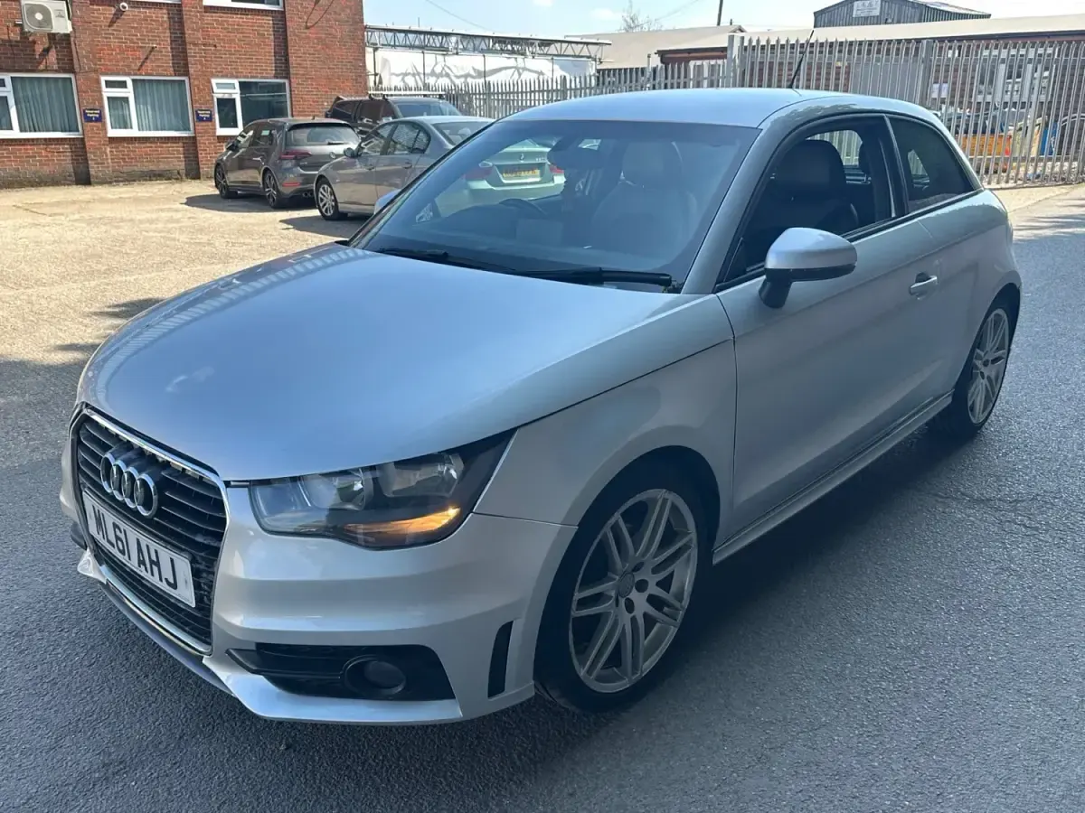 Usado Audi A1 S-Line 2011 Prateado Citadino