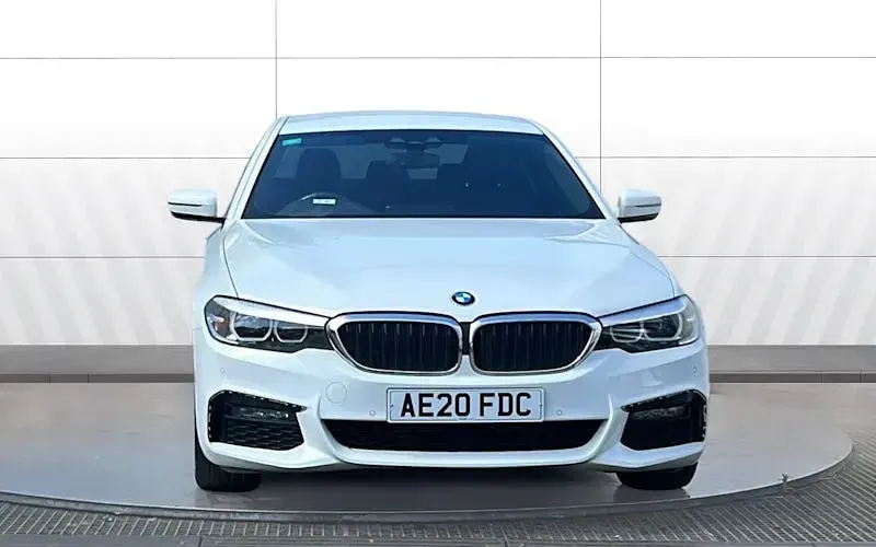 Gebraucht BMW 520 M Sport 190 PS (139 kW) 2020 Weiß Limousine