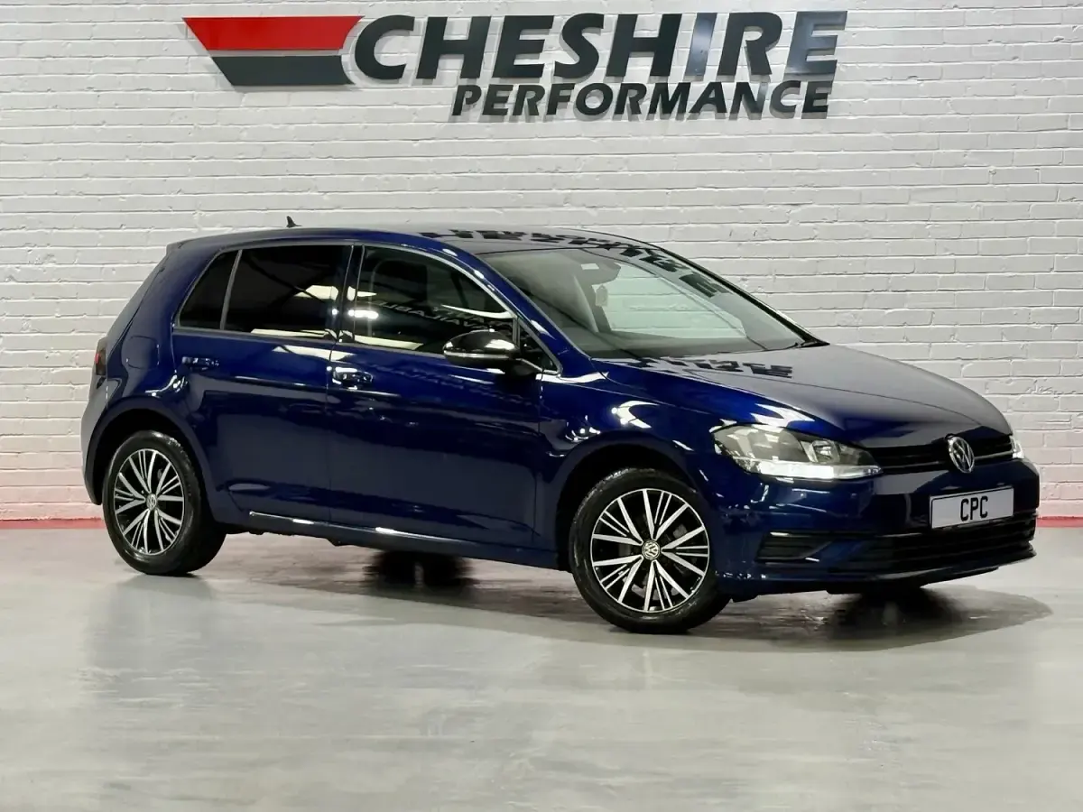 Used VW Golf VII SE 108 HP (79 kW) 2018 Blue Hatchback