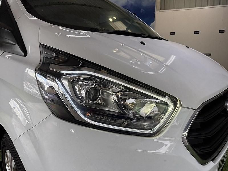 Used Ford Transit Custom Limited 130 HP (95 kW) 2020 White Van