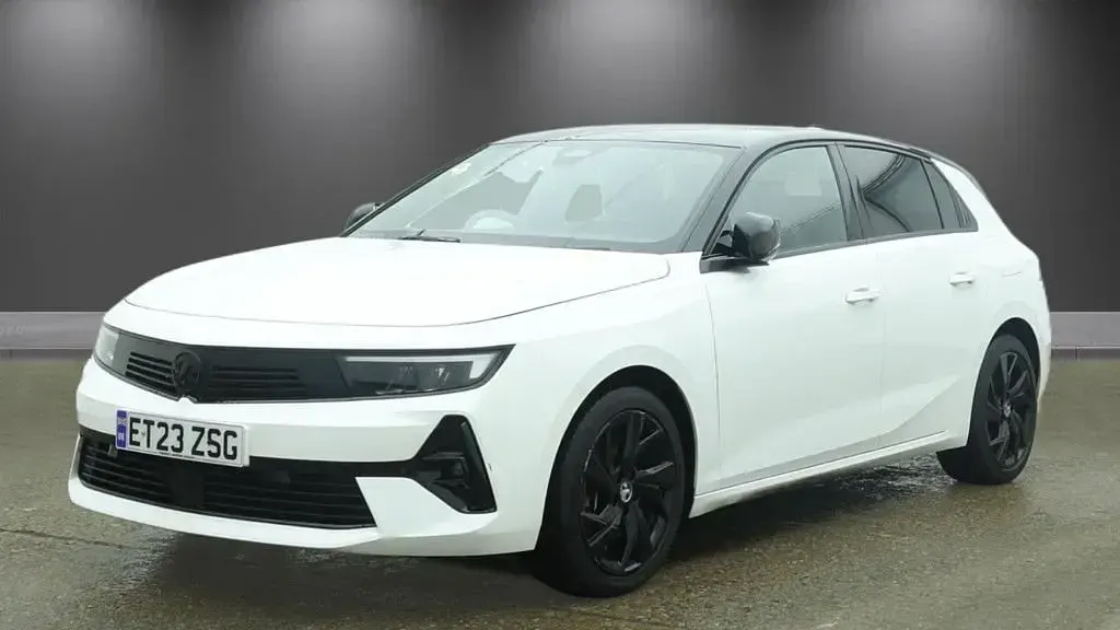 Used Vauxhall Astra S 180 HP (132 kW) 2023 White Hatchback