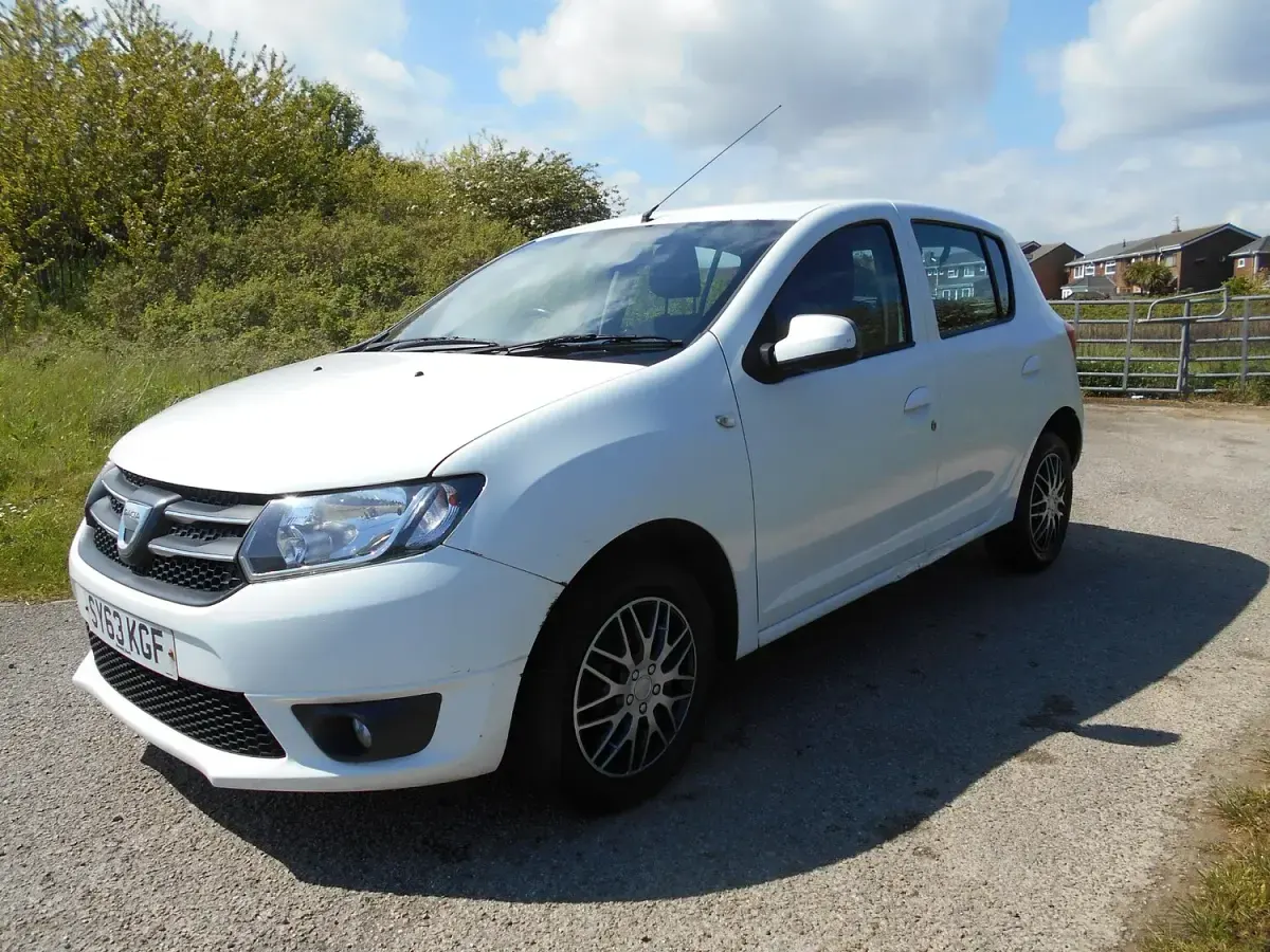 Begagnad Dacia Sandero Lauréate 2013 Vit Halvkombi
