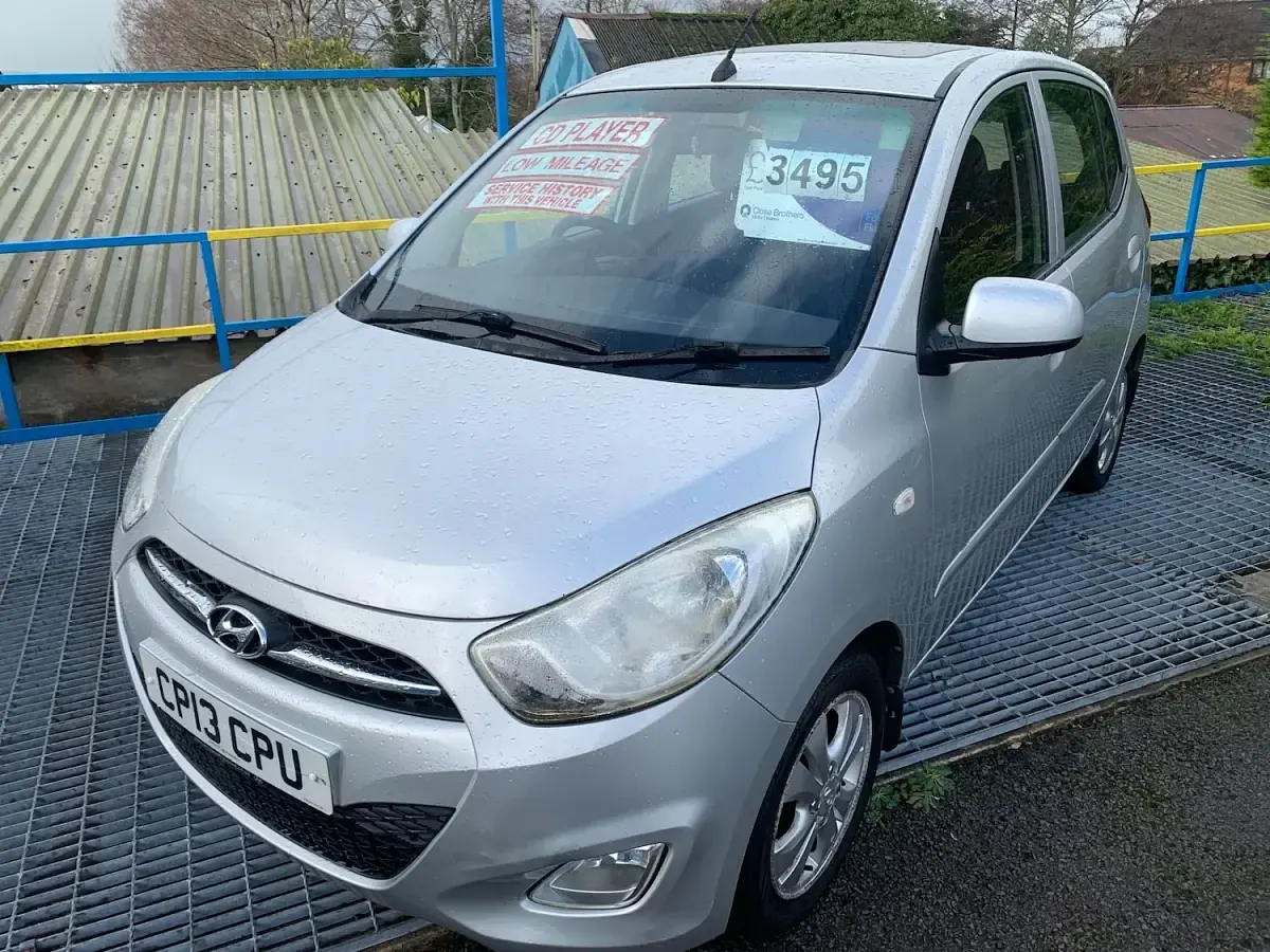Used Hyundai i10 Style 85 HP (62 kW) 2013 Silver Hatchback
