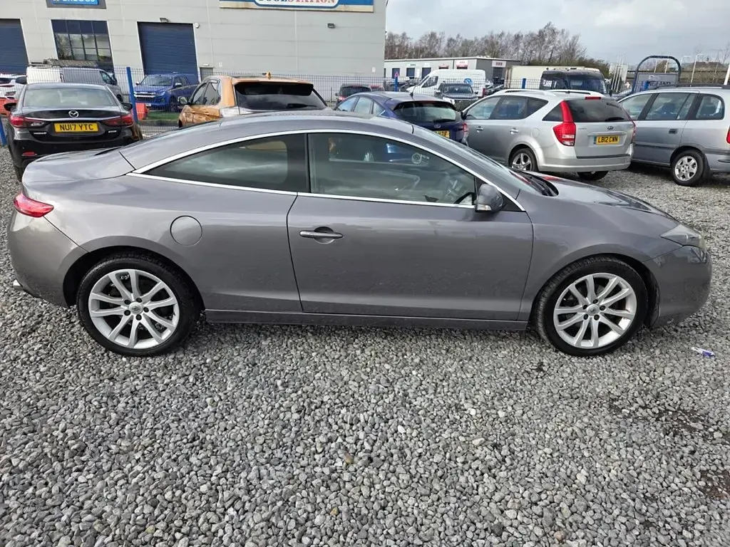 Used Renault Laguna Coupé Dynamique 150 HP (110 kW) 2011 Grey Coupe