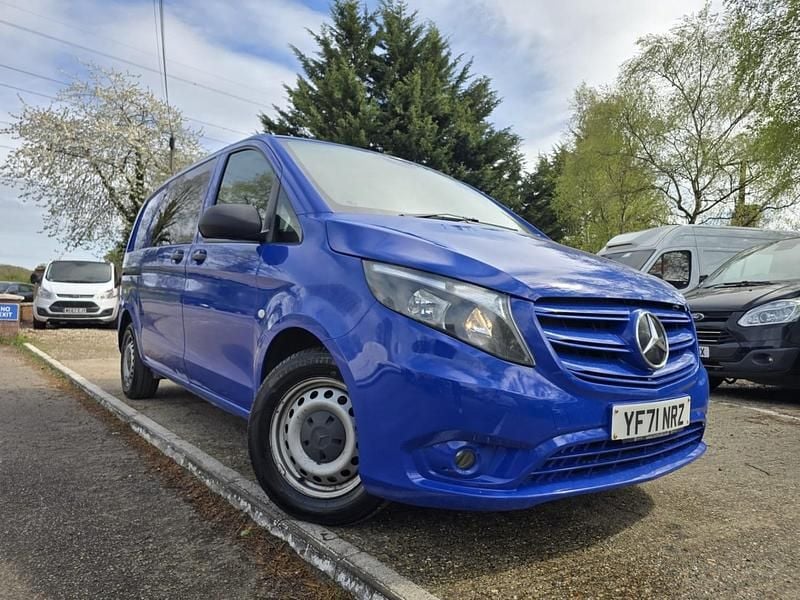 Begagnad Mercedes Vito Progressive 2021 Blå Van