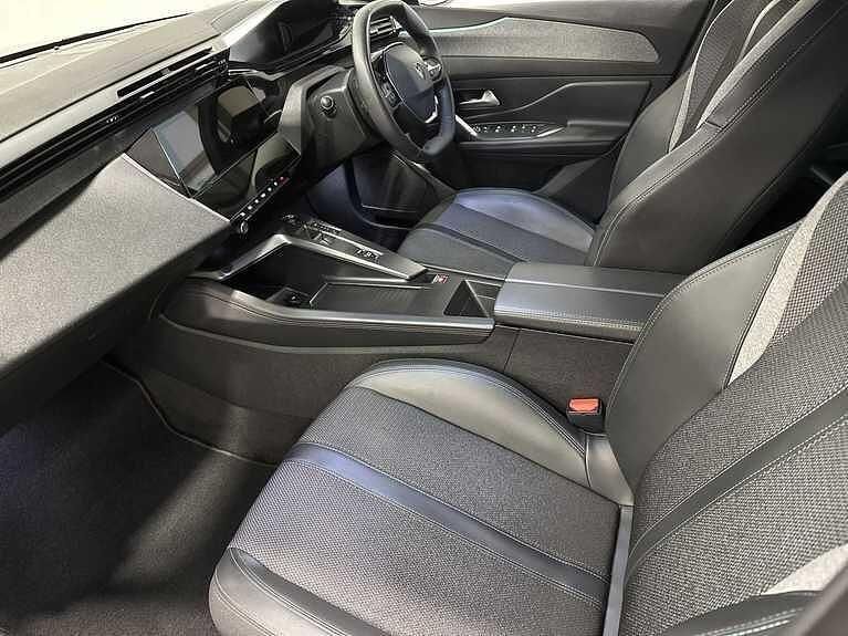 Used Peugeot 308 Allure Premium 130 HP (95 kW) 2022 Black Hatchback