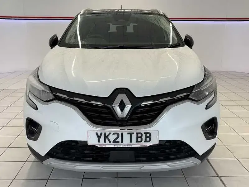 Used Renault Captur Version S 89 HP (65 kW) 2021 White/black SUV