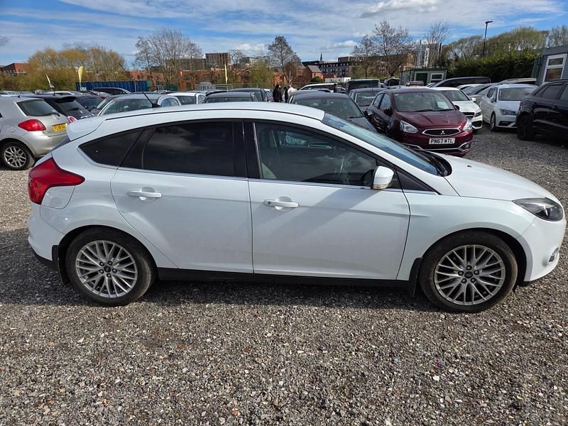 Used Ford Focus Zetec 2013 White Hatchback