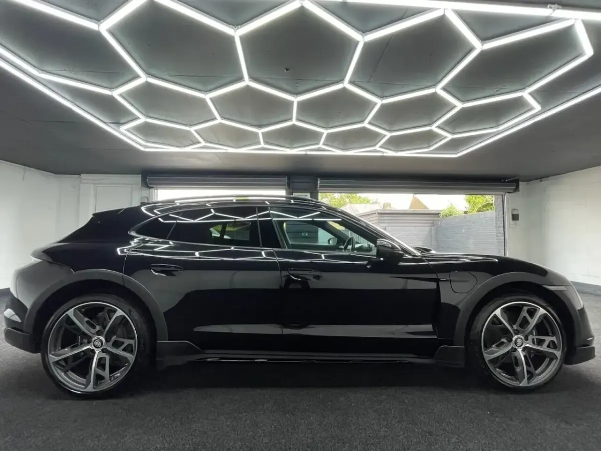 Used Porsche Taycan Cross Turismo 350 kW (476 HP) 2023 Black Estate