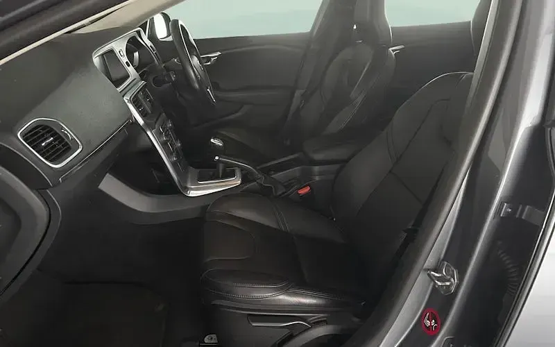 Used Volvo V40 Inscription 120 HP (88 kW) 2019 Hatchback
