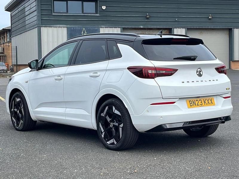 Used Vauxhall Grandland X GSe 300 HP (220 kW) 2023 White SUV