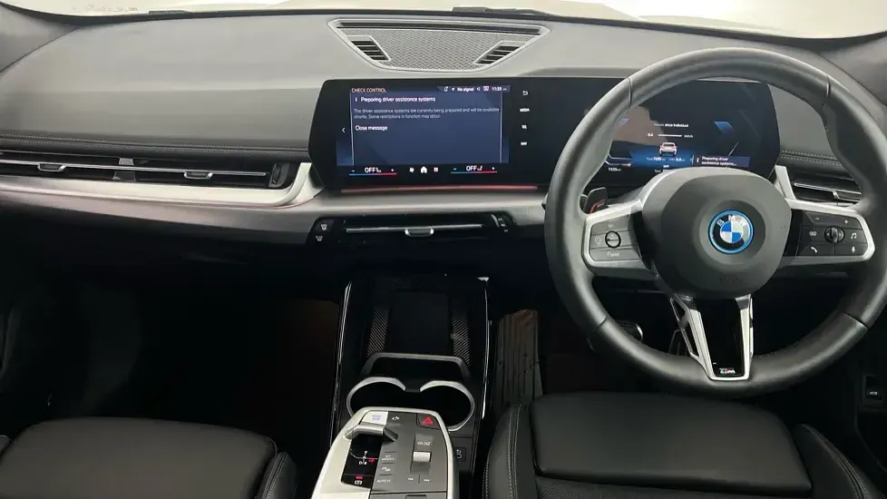 Begagnad BMW iX1 M Sport 147 kW (201 HK) 2025 Vit SUV