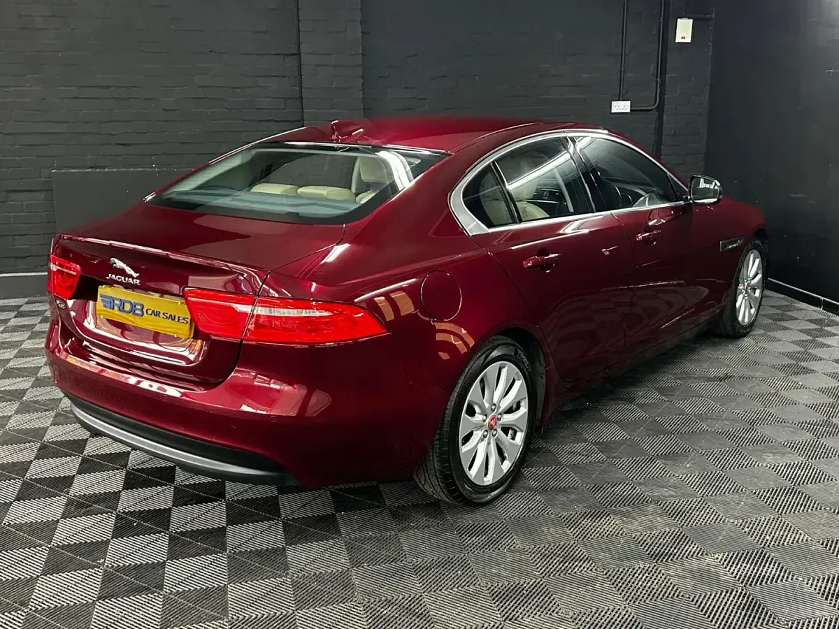 Used Jaguar XE Prestige 163 HP (119 kW) 2016 Red Sedan