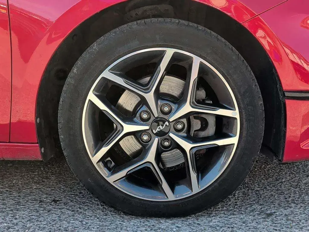Usado Kia Ceed 158 HP (116 kW) 2023 Vermelho Citadino
