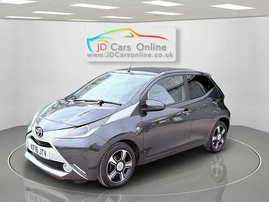 Używany Toyota Aygo X-clusiv 2016 Szary Hatchback