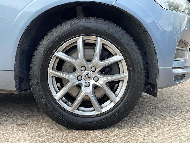 Used Volvo XC60 Momentum 250 HP (183 kW) 2019 Blue SUV