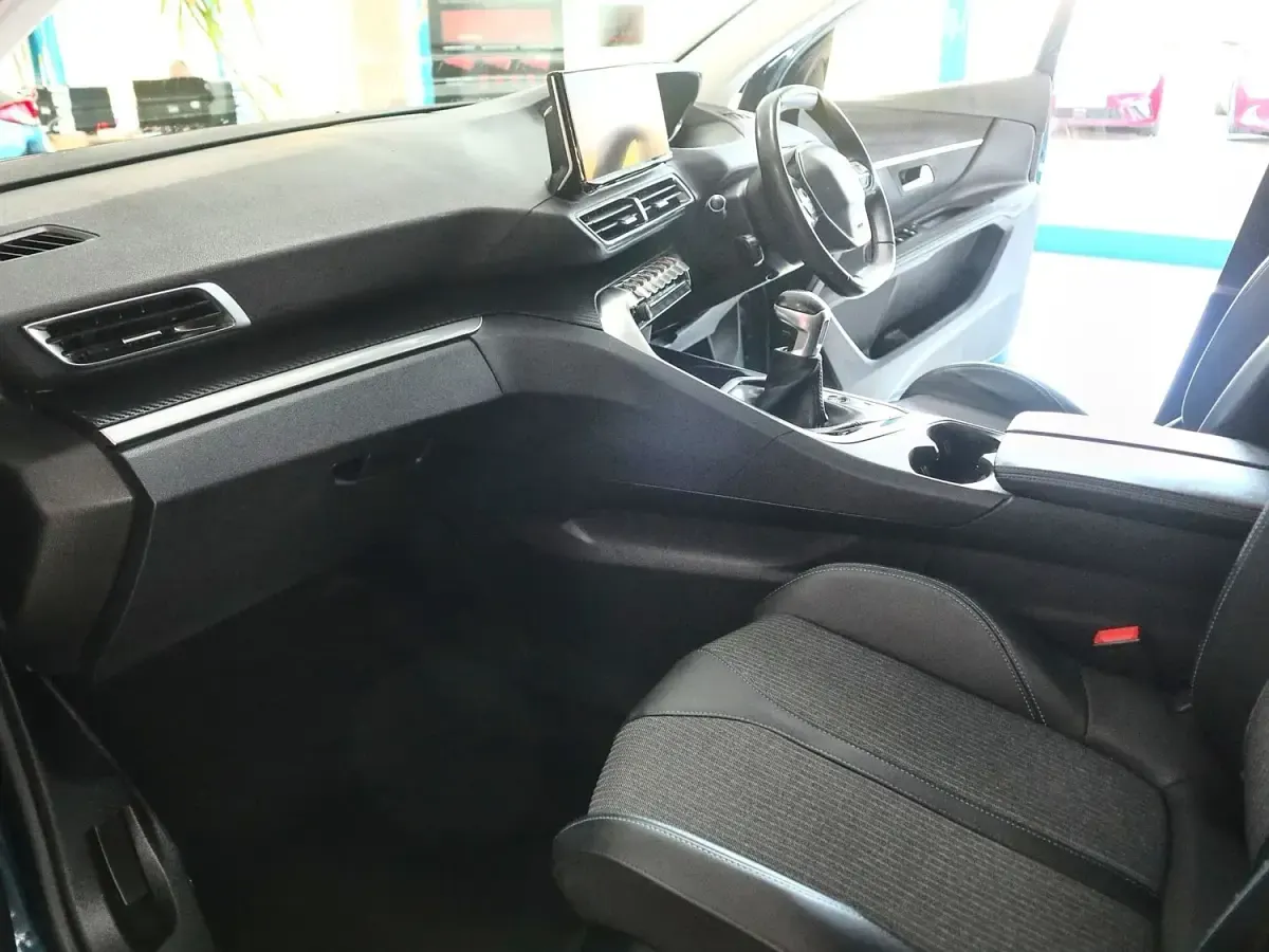Second-hand Peugeot 3008 Allure 131 CP (96 kW) 2021 Albastru SUV