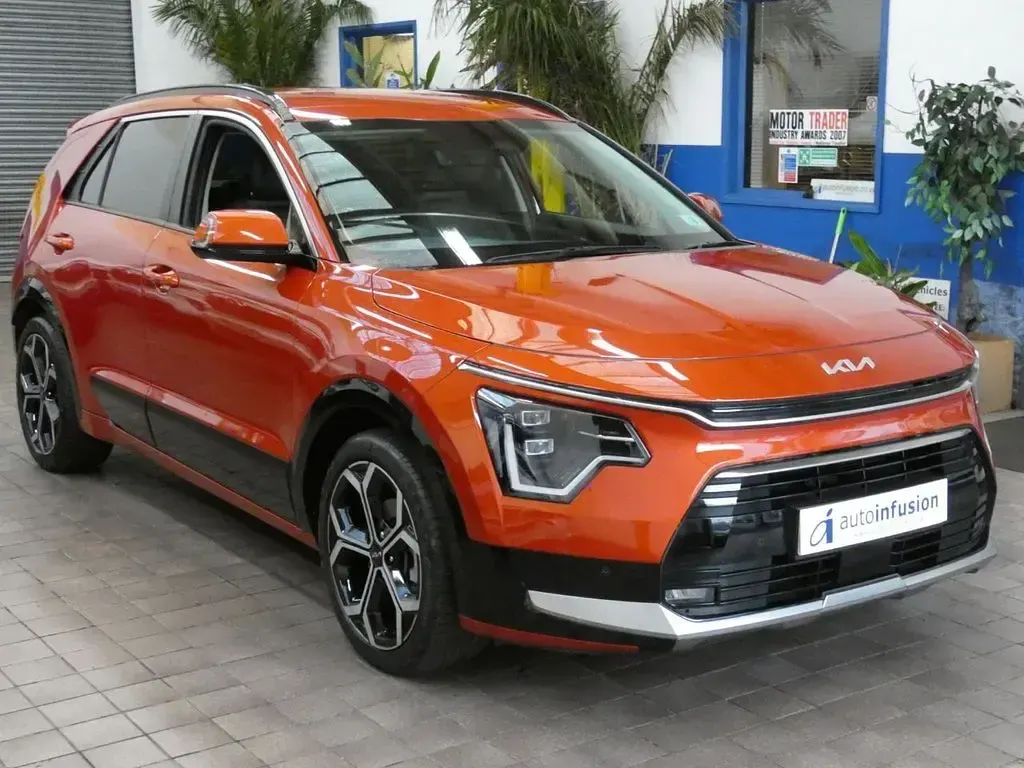 Used Kia Niro 180 HP (132 kW) 2023 Orange SUV