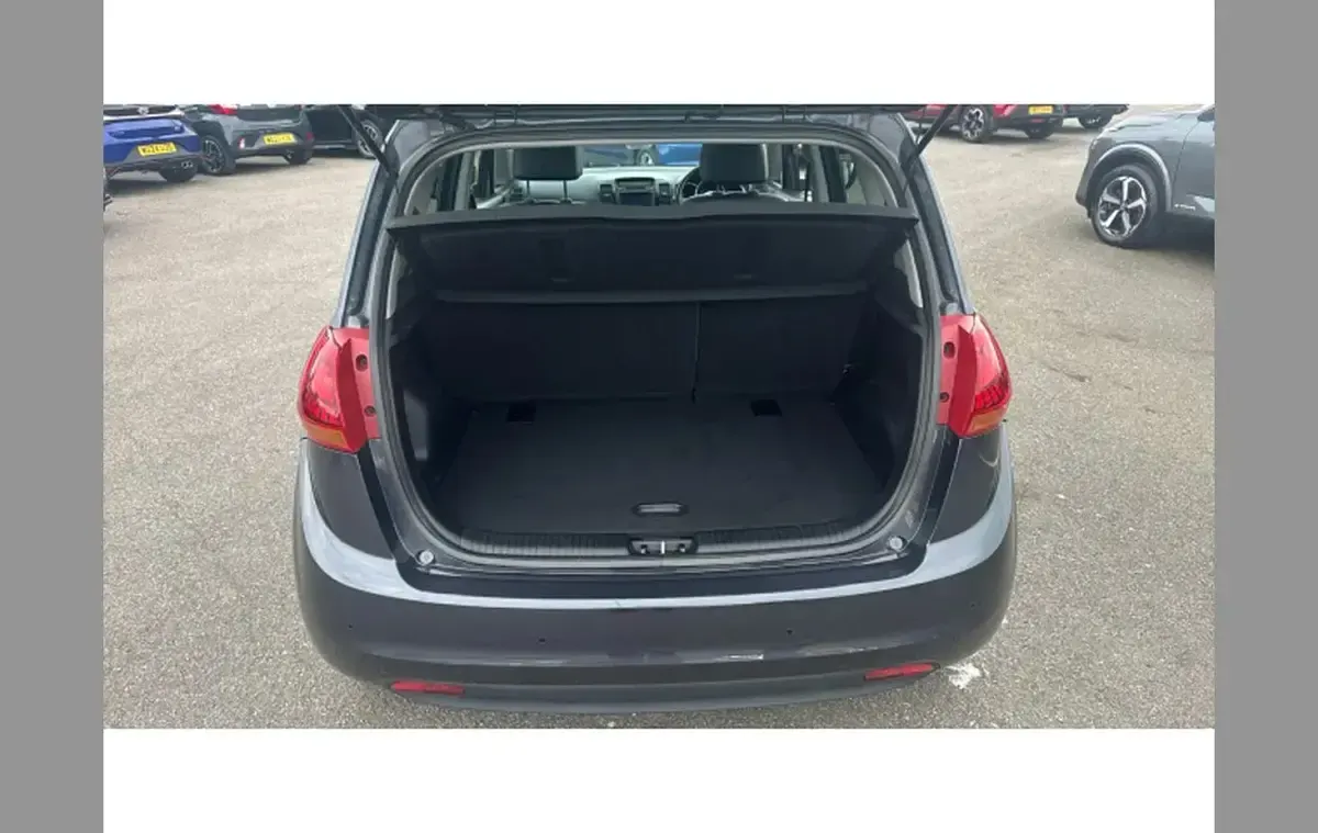Second-hand Kia Venga 123 CP (90 kW) 2016 Argintiu Hatchback
