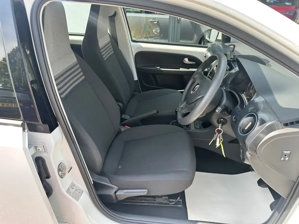 Used VW up! 65 HP (47 kW) 2022 White Hatchback