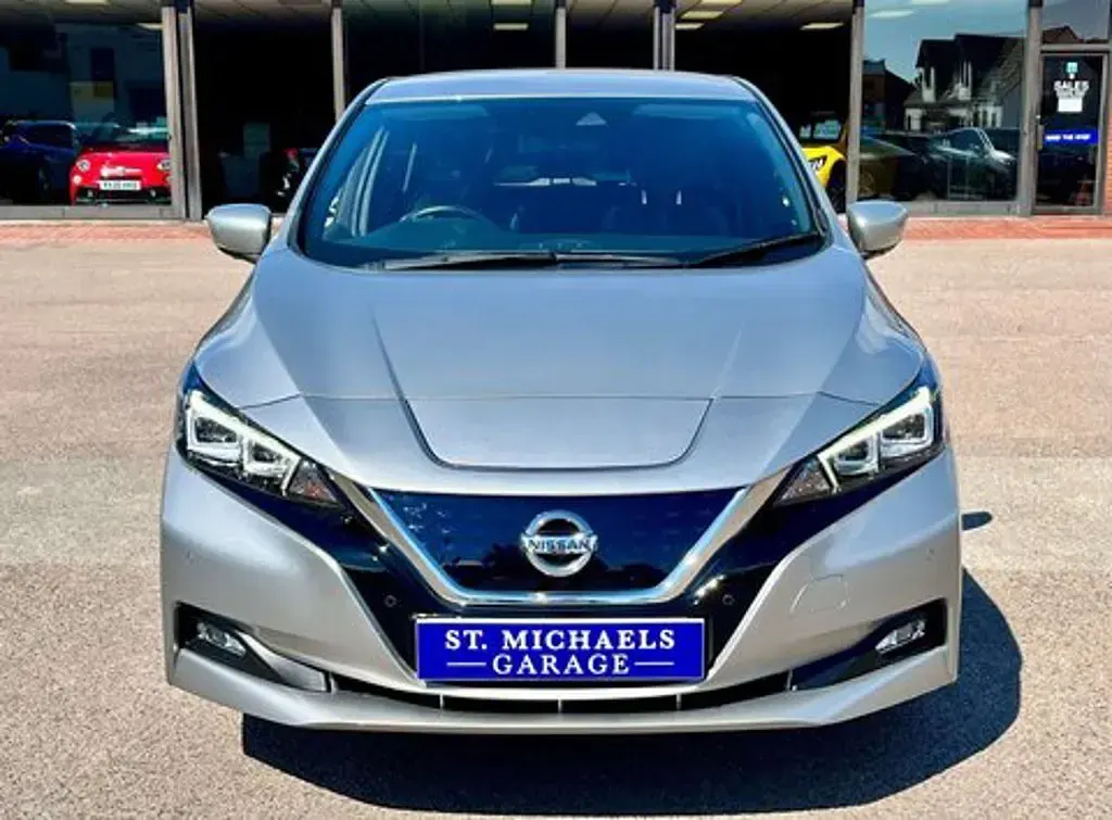 Used Nissan Leaf Tekna 160 kW (218 HP) 2021 Silver Hatchback