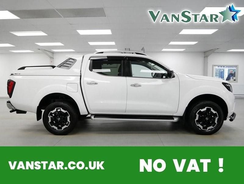 White Used 2019 Nissan Navara Tekna Pickup | £22,289 (Expensive) - Image 1/4