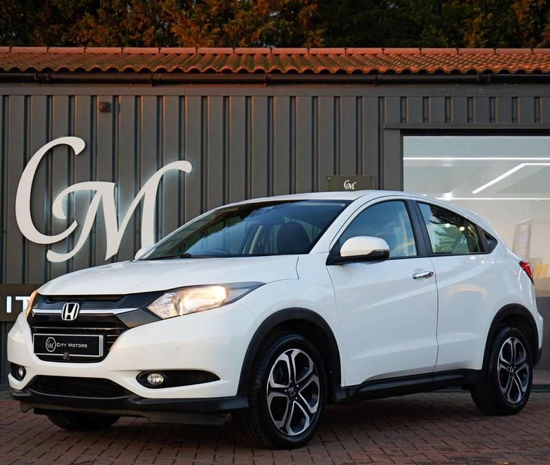 White Used 2017 Honda HR-V SE SUV | £8,790 (Good price) - Image 1/4
