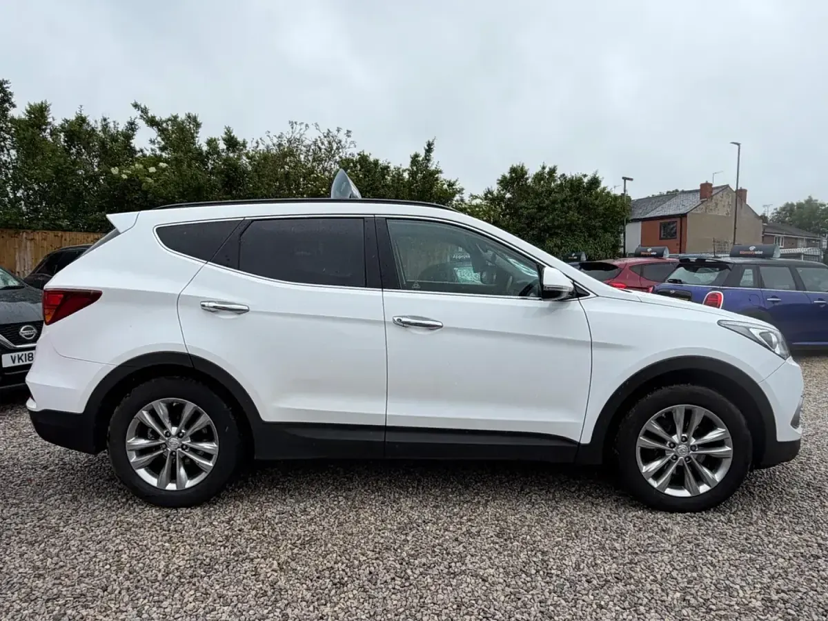 Used Hyundai Santa Fe Premium 200 HP (147 kW) 2017 White SUV