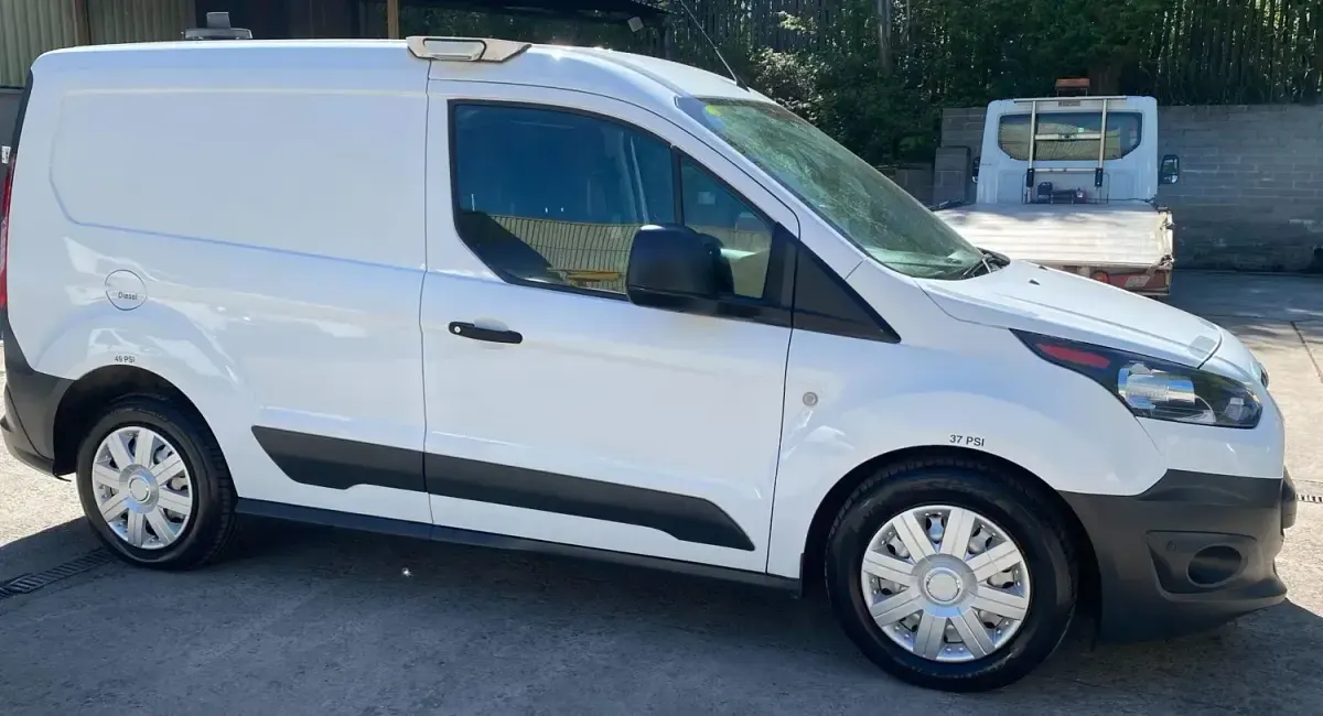 Second-hand Ford Transit Connect 100 CP (73 kW) 2018 Alb Monovolum