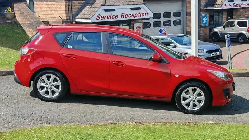 Used Mazda 3 105 HP (77 kW) 2010 Red Hatchback