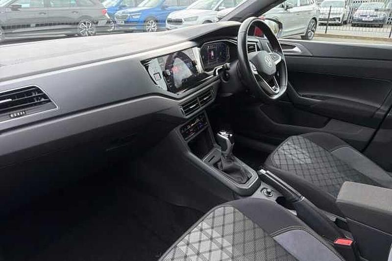 Used VW Polo R-line 110 HP (80 kW) 2023 Red Hatchback