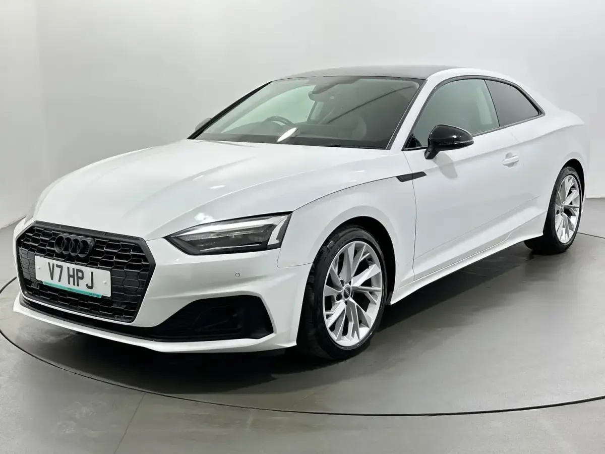 Usado Audi A5 Sport 163 HP (119 kW) 2021 Branco Coupé