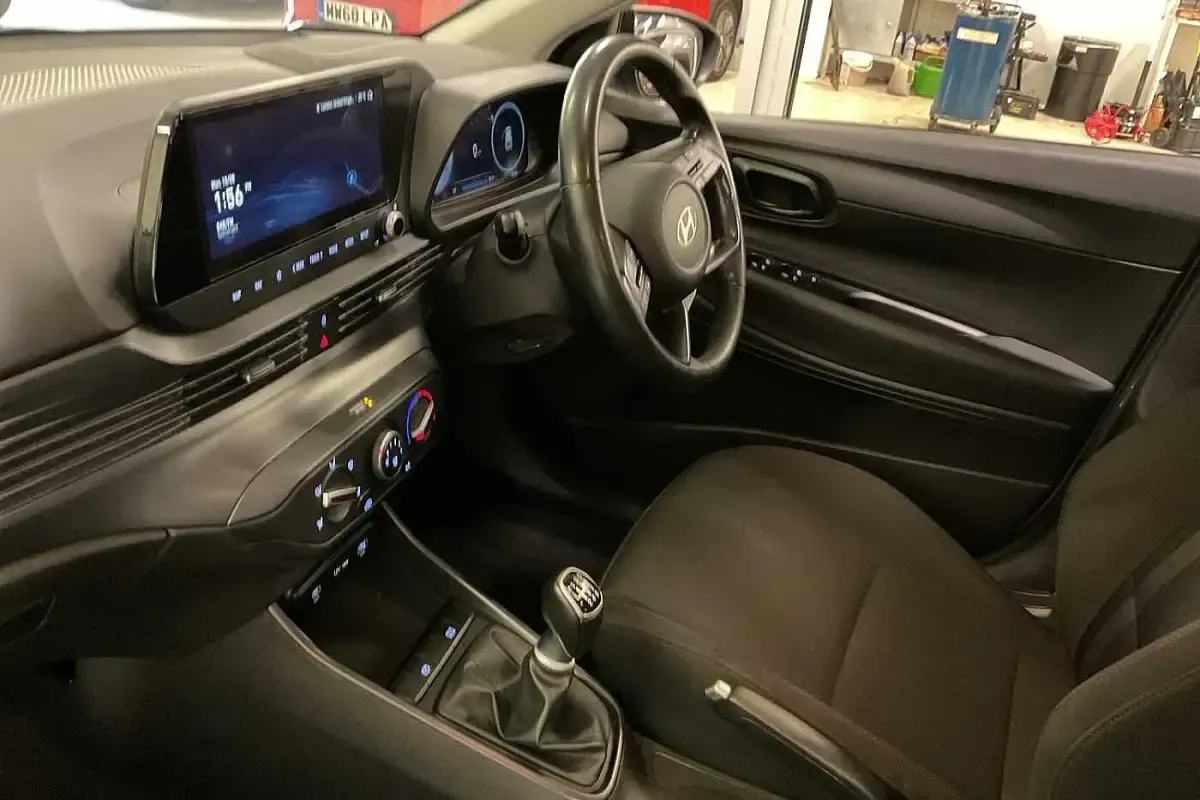 Used Hyundai i20 Advanced 100 HP (73 kW) 2024 Green Hatchback