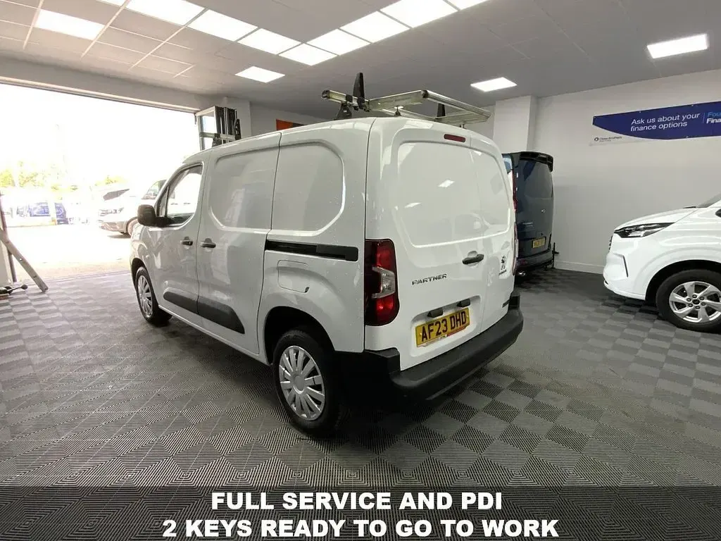 Used Peugeot Partner Premium 100 HP (73 kW) 2023 White MPV