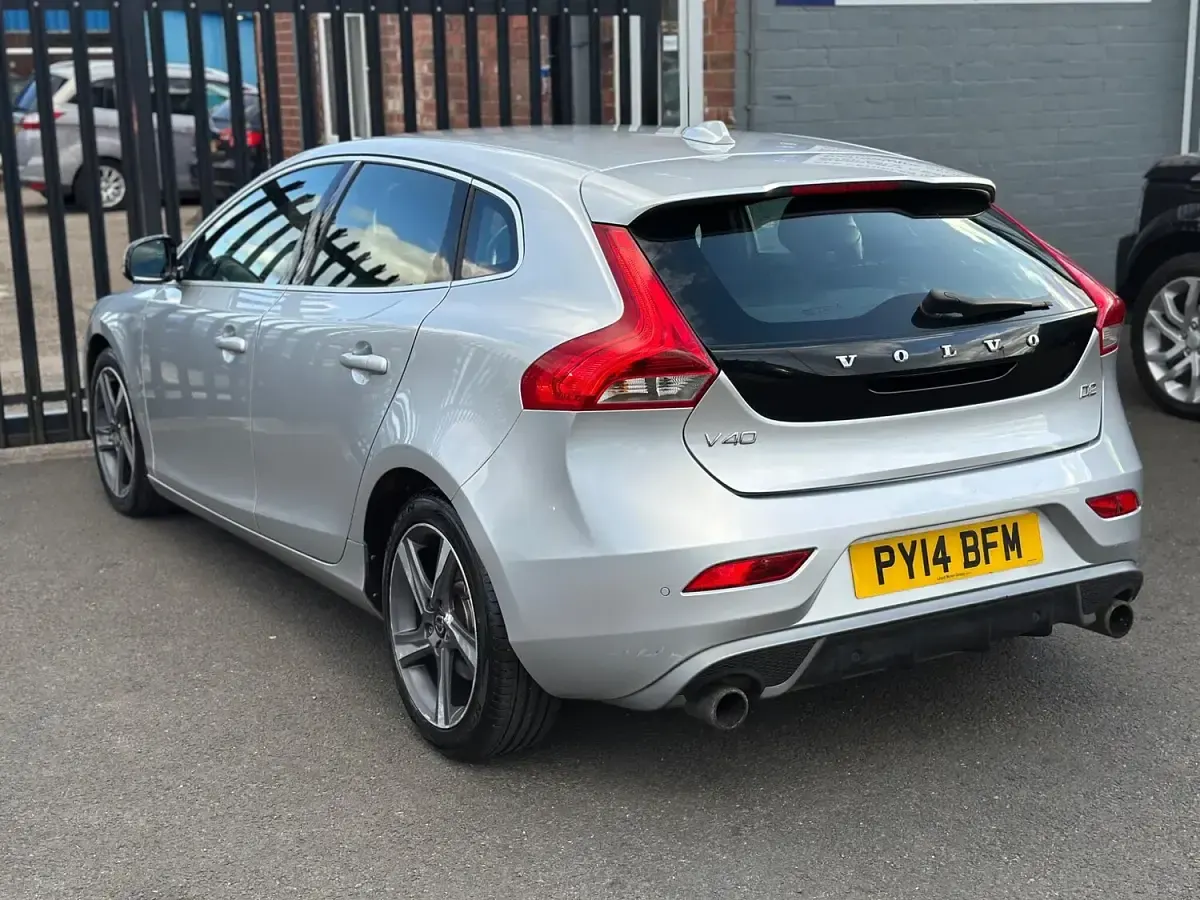 Used Volvo V40 R-Design 115 HP (84 kW) 2014 Silver Hatchback
