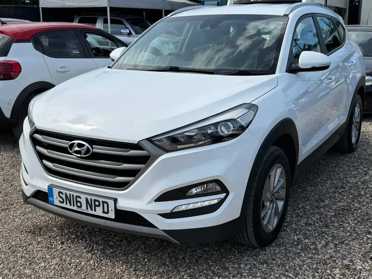 Used Hyundai Tucson SE 134 HP (98 kW) 2016 White SUV