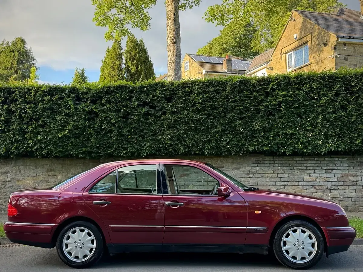 Used Mercedes E280 Elegance 1998 Red Sedan