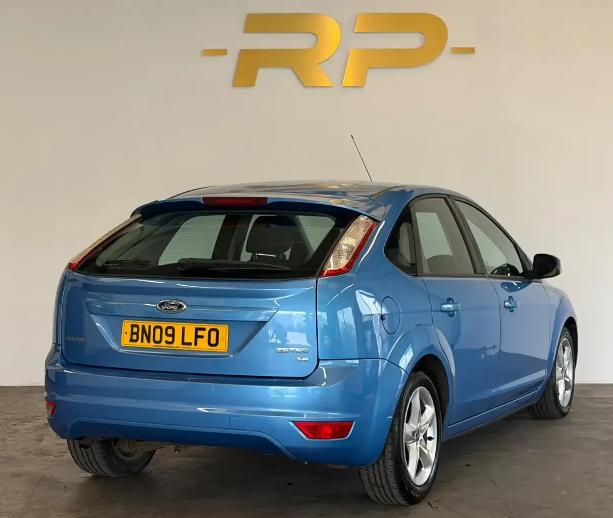 Used Ford Focus Zetec 2009 Blue Hatchback