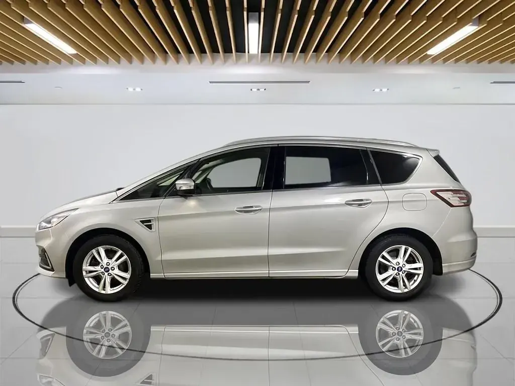 Usado Ford S-MAX Titanium 190 HP (139 kW) 2023 Prateado Monovolume