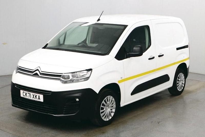 White Used 2021 Citroën Berlingo MPV | £8,490 (Super price) - Image 1/4