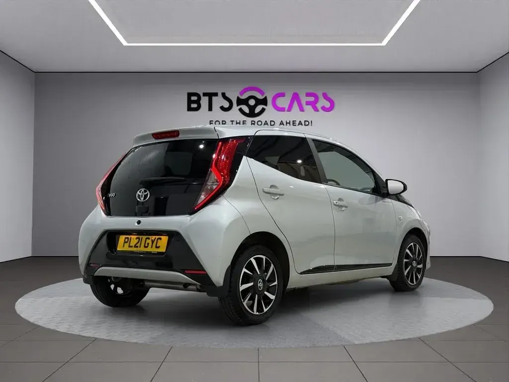 Used Toyota Aygo Trend 72 HP (52 kW) 2021 Silver Hatchback