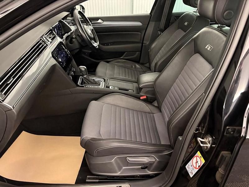 Begagnad VW Passat R-line 2019 Svart Kombi