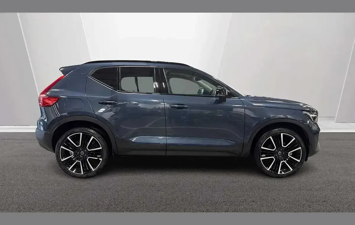 Used Volvo XC40 Ultra 194 HP (142 kW) 2025 Blue SUV