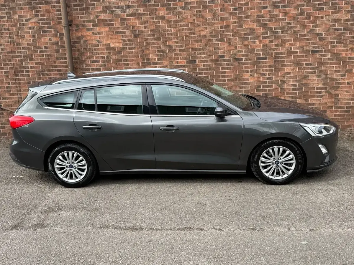 Used Ford Focus Titanium 120 HP (88 kW) 2018 Grey Estate