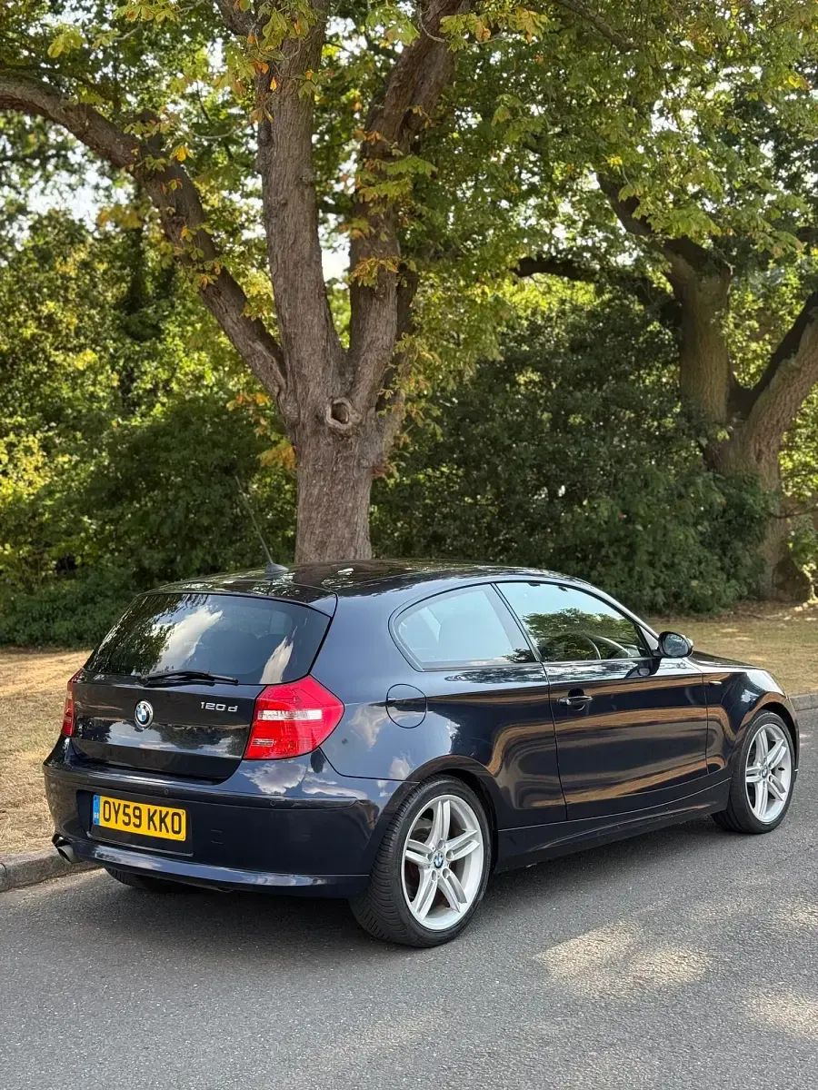Used BMW 120 2009 Blue Hatchback