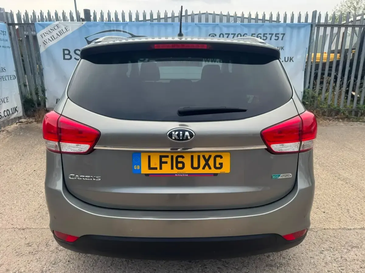 Used Kia Carens 140 HP (102 kW) 2016 Silver MPV
