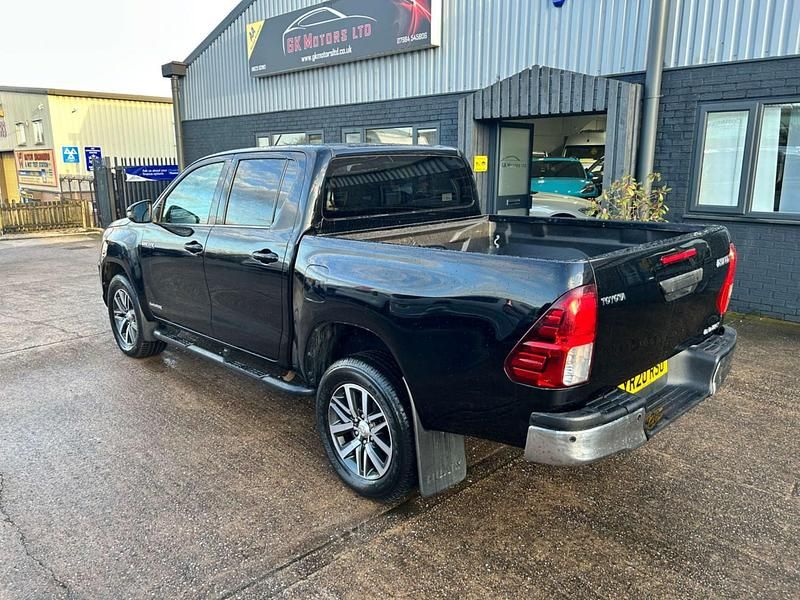 Used Toyota HiLux Luxury 150 HP (110 kW) 2020 Black Pickup