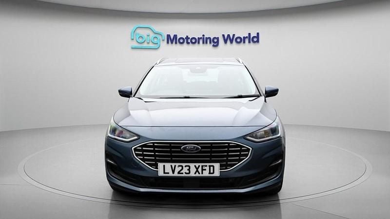 Begagnad Ford Focus Titanium 125 HK (91 kW) 2023 Blå Kombi