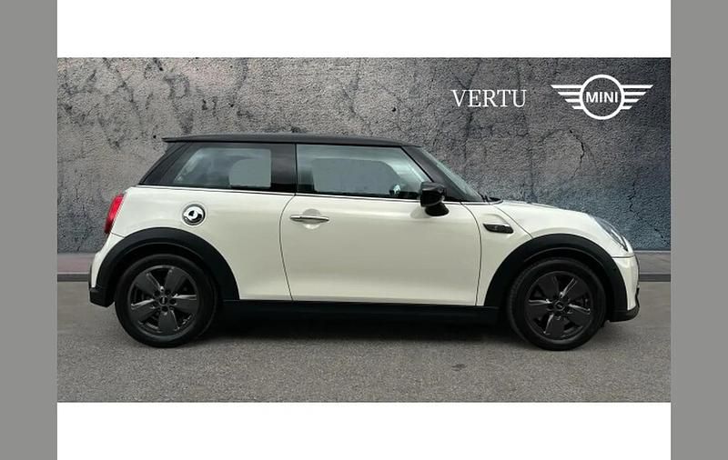 Used Mini Cooper S Classic 178 HP (130 kW) 2021 White Hatchback